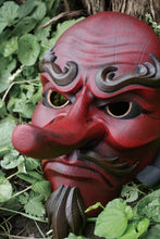 Load image into Gallery viewer, Tengu, masque tengu, masque japonais, masque oni, masque hannya, décoration japonaise, masque traditionnel, cosplay, Daëlys Art
