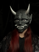 Load image into Gallery viewer, Masque oni, masque démon japonais, décoration japonaise, folklore japonais, japon traditionnel, Yokaï, Hannya, Daëlys Art
