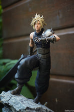 Load image into Gallery viewer, Figurine with or without paint - Cloud - FF7

