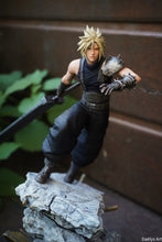 Load image into Gallery viewer, Figurine with or without paint - Cloud - FF7
