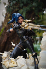 Charger l'image dans la galerie, Figurine avec ou sans peinture  - Caitlyn
