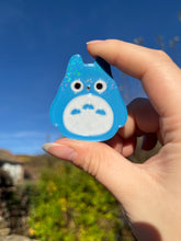 Load image into Gallery viewer, Pin&#39;s &amp; Magnet - Blue Totoro
