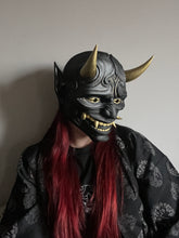 Load image into Gallery viewer, Masque oni, masque démon japonais, décoration japonaise, folklore japonais, japon traditionnel, Yokaï, Hannya, Daëlys Art
