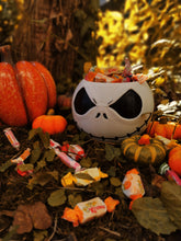 Charger l&#39;image dans la galerie, l&#39;étrange noël de monsieur jack, a nightmare before christmas, shock lock barrel mask, jack skellington, masque am stram gram, nightmare before christmas decoration, christmas tree, halloween mask, Daëlys Art, bol bonbons jack skellington, decoration halloween
