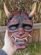 Charger l&#39;image dans la galerie, oni, décoration murale oni, décoration japonaise, masque oni, masque japonais, masque samuraï, oni wall decoration, japanese decor, samuraï props, hannya mask, masque hannya, décoration japonaise, manga, anime, Daëlys Art
